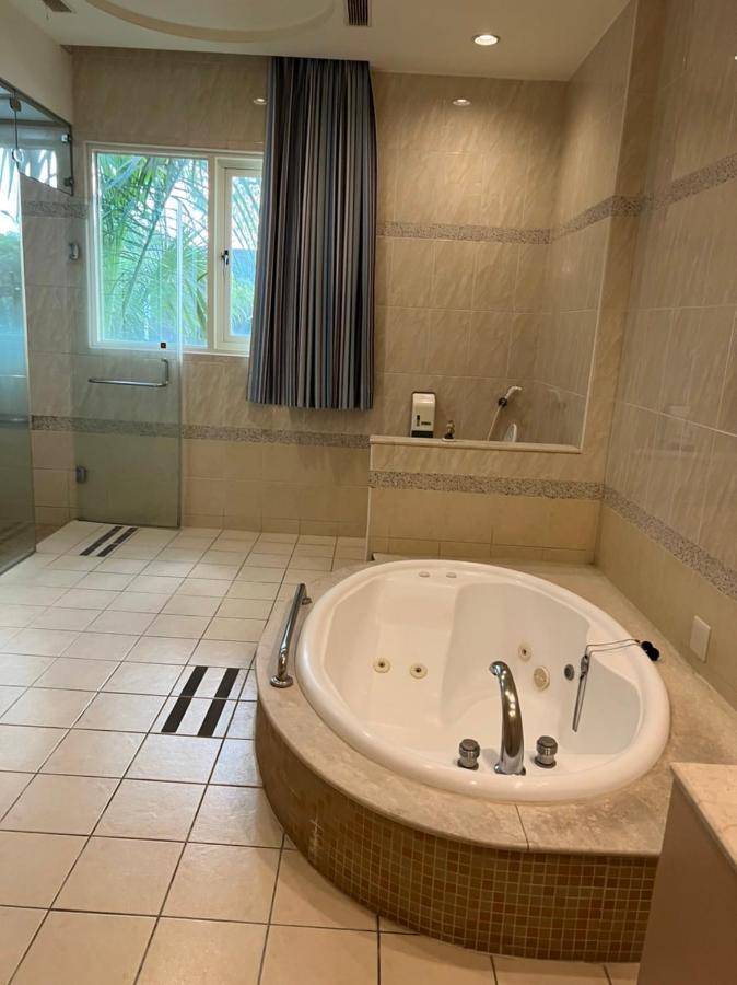 Lisa Motel Kaohsiung Luaran gambar