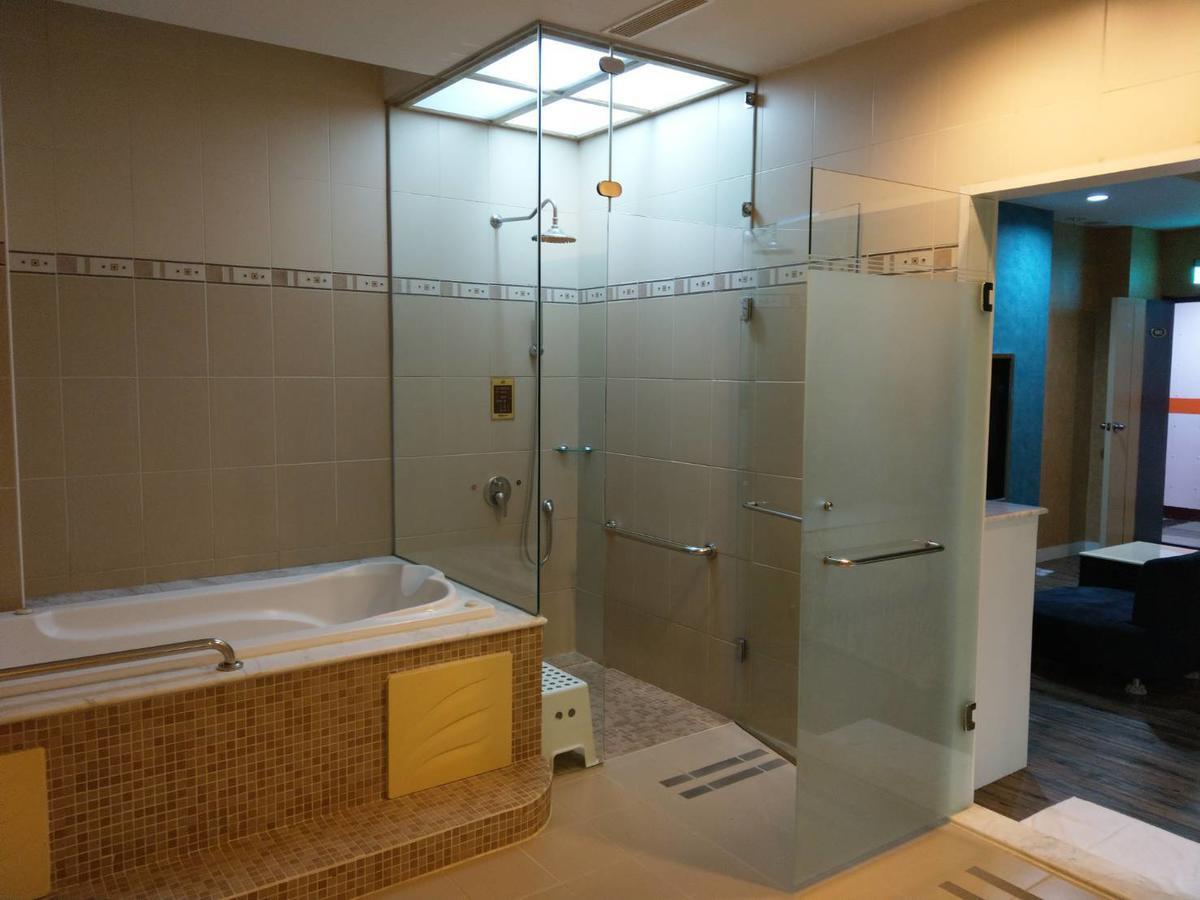 Lisa Motel Kaohsiung Luaran gambar